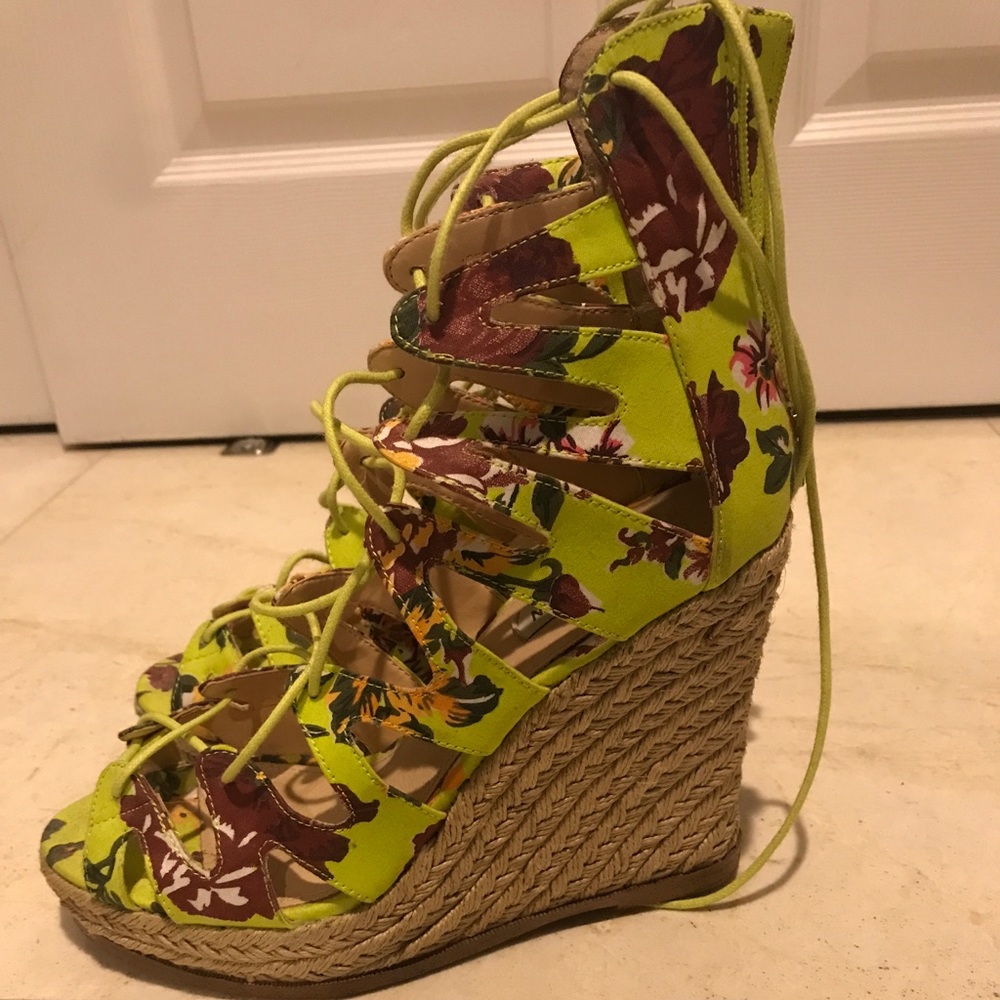 STEVE MADDEN THEEA WEDGE